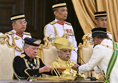 Billionaire Sultan Ibrahim Sworn In As Malaysias Th King The