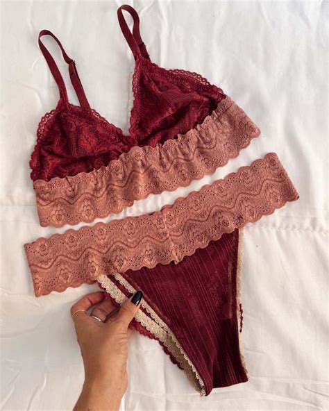 Conjunto lingerie sutiã de renda sem bojo e calcinha de renda e tule bordeaux vovó Marcelina