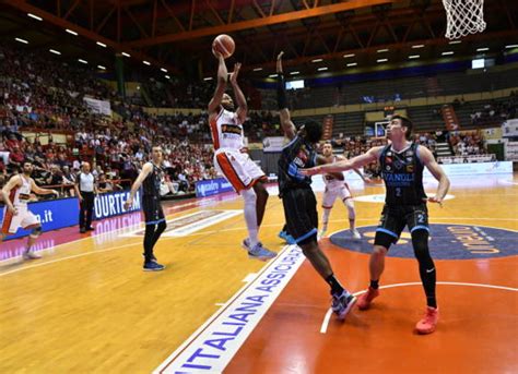 Basket A Play Off Unieuro Ancora Ko Con Cremona E Ora Durissima