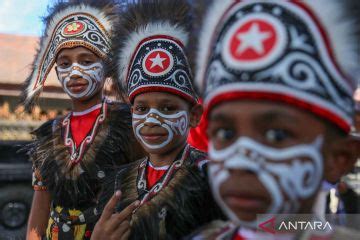 Pawai Budaya HUT Pekabaran Injil Di Papua Barat ANTARA News