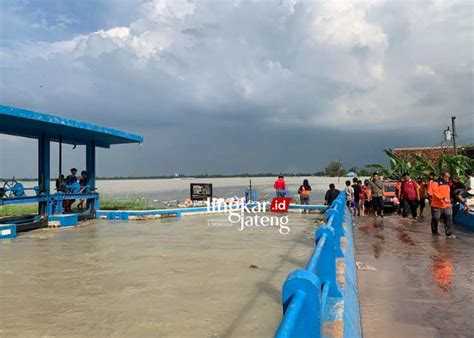 Demak Darurat Banjir Kini Tanggul Sungai Wulan Jebol Genangi Sejumlah