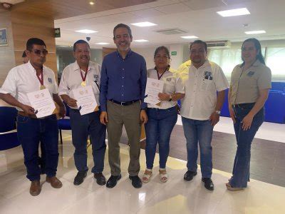 Rector Carlos Faustino Natarén Nandayapa Encabeza Ceremonia de