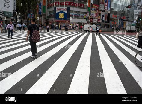 Japan Tokyo Shinjuku Zebra Crossing Hi Res Stock Photography And Images