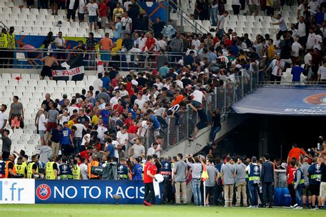 Fu Ball Em Ard Und Zdf Beschweren Sich Ber Zensur Der Uefa