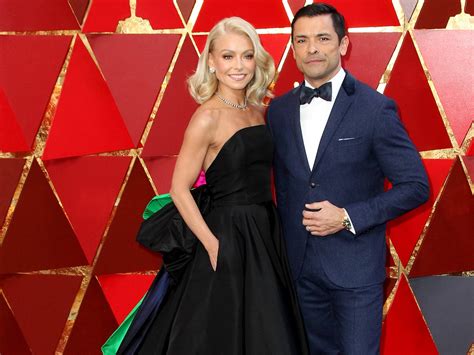 Kelly Ripa Mark Consuelos Wedding / Kelly Ripa Mark Consuelos Give ...