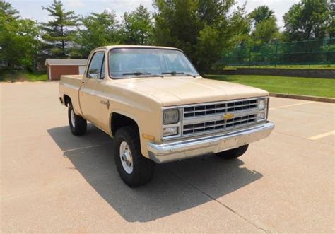 Cars 1985 Chevrolet K10 Short Bed Pickup 4X4