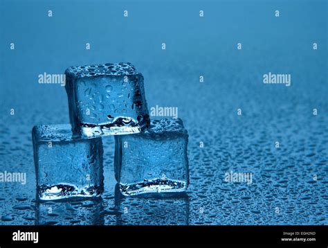 Cubitos De Hielo Derritiéndose Fotos e Imágenes de stock Alamy