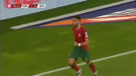 Con doblete de Bruno Fernandes Portugal venció 3 0 a Bosnia por las