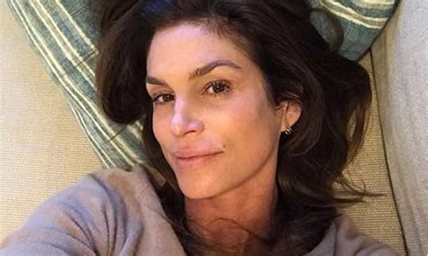 Cindy Crawford 53 Proves She Is A Natural Beauty As She Goes Makeup