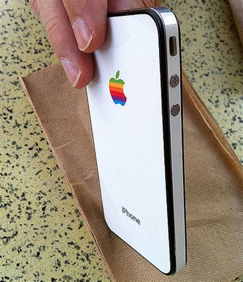 Cheap Mobile Phones: New Apple iPhone 4 White raises standard of ...