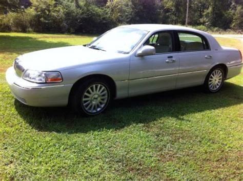 Purchase Used 2004 Lincoln Town Car Ultimate Sedan 4 Door 4 6L In