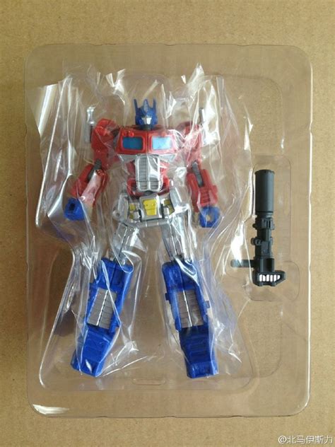 Sentinel Optimus Prime Pen In Hand Images Transformers News Tfw2005