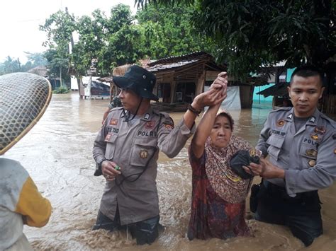 Korban Banjir Bandang Dan Longsor Di Lebak 2 000 KK Tagar