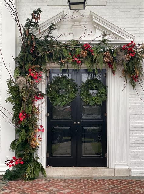 38 Pretty Christmas Door Decorations Front Door Christmas Decorations