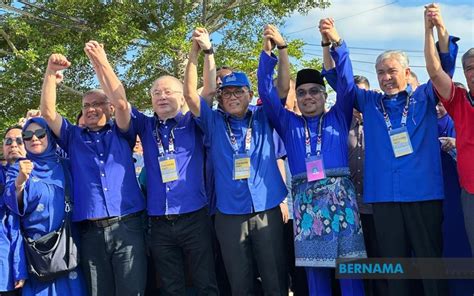 PRK DUN Pelangai Ahmad Zahid Iringi Calon BN Suasana Penamaan Meriah