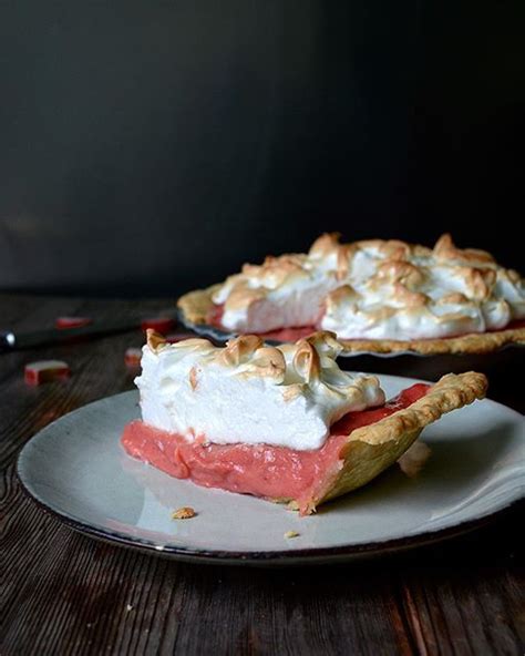 Cinnamon Spiced Rhubarb Meringue Pie By Eatinmykitchen Quick And Easy