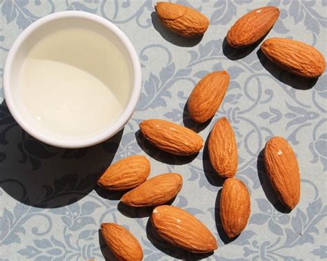 Amazing Health Benefits Of Eating Seven Soaked Almonds Daily Rojaana