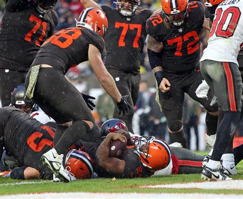 Cleveland Browns Running Back Nick Chubb Vs The Tampa Bay Buccaneers