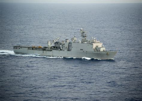 USS Comstock Arrives in Subic Bay > Commander, U.S. 7th Fleet > Display