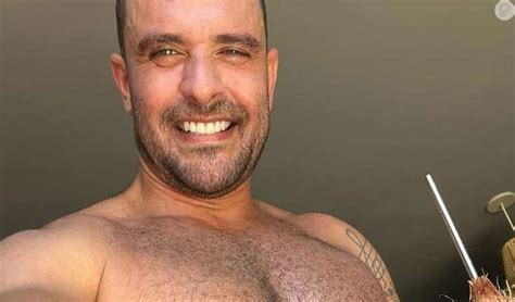 Diogo Nogueira Mostra Abd Men Sarado Em Foto Sem Camisa E F S Decretam