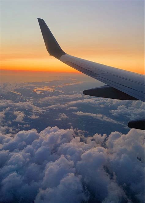 Sunset flight | Background screensavers, Airplane view, Scenes