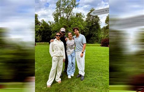 Mahesh Babu looks captivating with his family - NTV ENGLISH