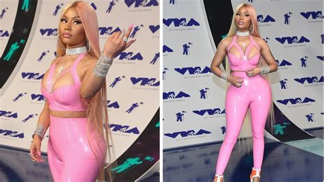 Vmas Nicki Minaj Flaunts Curves In Skintight Pink Youtube