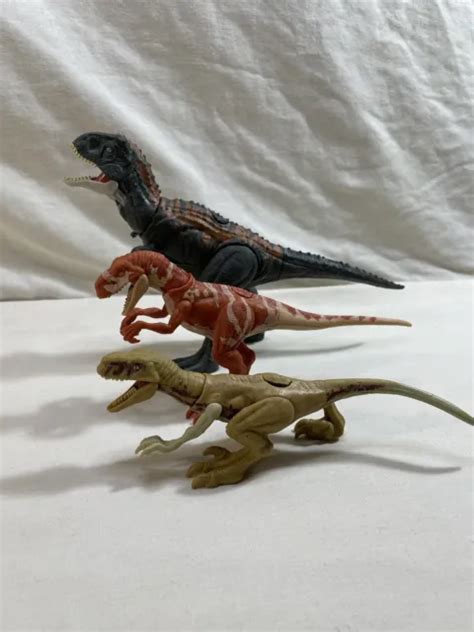 Jurassic World Dominion Owen Escape Pack Carnotaurus Atrociraptor