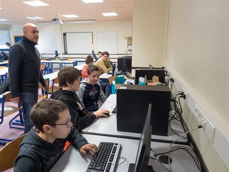 Atelier Musique Assistée par Ordinateur avec M Baillet Collège KERVIHAN