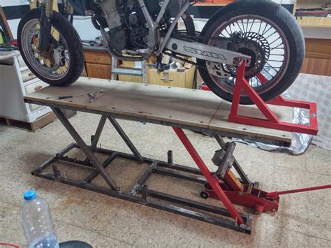 madeathomestuff: Homemade bike lift