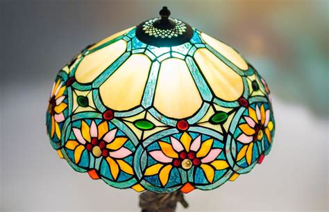 How To Style Tiffany Lamps, According To Designers