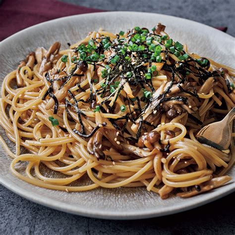 名店sioの【無限きのこパスタ】 塩昆布でワンランク上の味｜very