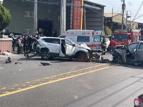 新／彰化5車撞一團 車頭全爛、輪胎噴飛慘況曝光｜東森新聞：新聞在哪 東森就在哪裡