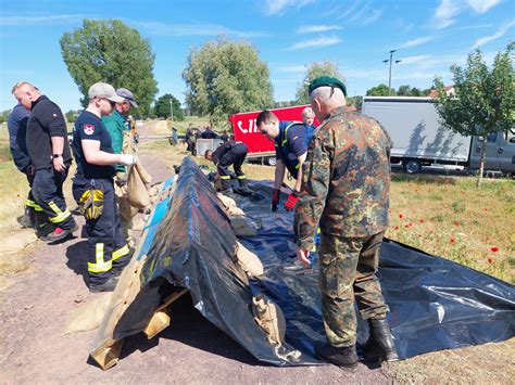 Deichverteidigung Ist Ein Gemeinschaftsprojekt Feuerwehr Der Gemeinde