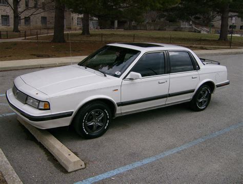 1990 Oldsmobile Cutlass Ciera - Information and photos - MOMENTcar