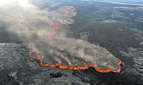 Erupcja wulkanu na Hawajach Lawa zagraża głównej autostradzie video