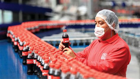 Coca Cola Femsa vende hasta 25 más en el segundo trimestre pese a