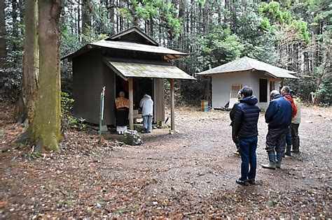 早太郎（悉平太郎）伝説㊥安全祈願祭のお礼 今も各戸に 【足を延ばして、静岡へ】｜信濃毎日新聞デジタル 信州・長野県のニュースサイト