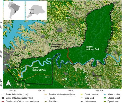 Map of Iguaçu and Iguazú National Parks showing the study area with the ...