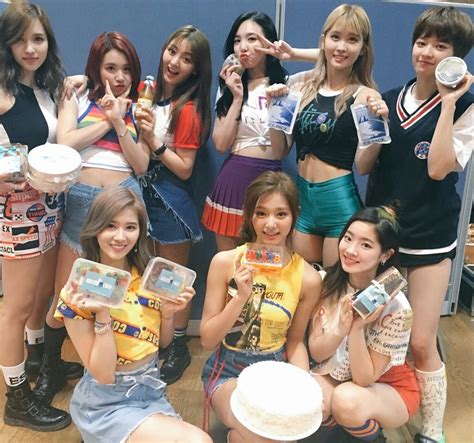 Kpop - Beautiful TWICE Group Photo With Injured Jungyeon! | Kpop News And Lyrics