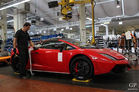 Inside the Lamborghini factory - making of Aventador - factory tour