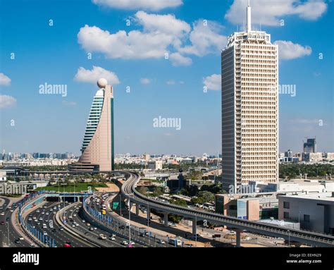 Blick Entlang Der Sheikh Zayed Road Und Dem Internationalen Ghweifat