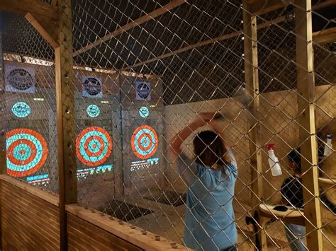 Extreme Axe Throwing Hollywood - Miami - Knife & Axe Throwing