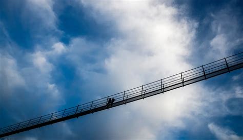 Penampakan Jembatan Gantung Terpanjang Di Dunia Bagi Pejalan Kaki