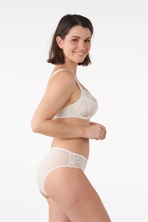 Soutien Gorge Avec Armatures Lys En Dentelle De Calais Hanae Maison