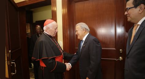 Presidente Cerén recibe a enviado especial del papa por natalicio de