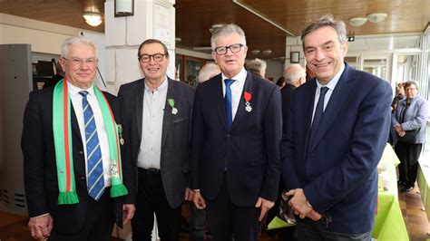 Chambray lès Tours lagronome reçoit la médaille du Mérite agricole