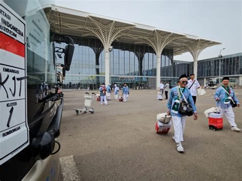 Perdana Jemaah Haji Indonesia Penerbangan Embarkasi Kertajati Tiba Di