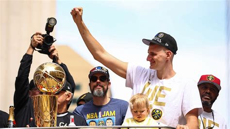 La Esposa De Nikola Jokic Golpeada Con Una Lata De Cerveza Durante El