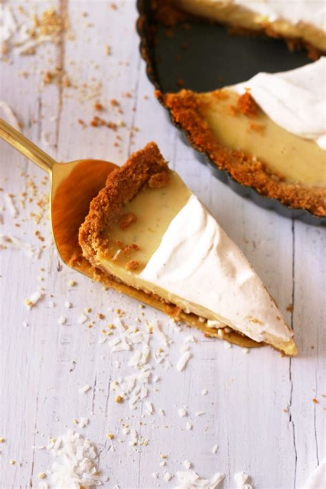 Key Lime Tart With Coconut Macadamia Nut Crust Lovely Limone